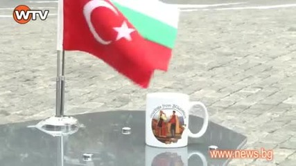 Волен Сидеров маха турското знаме