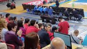 Сашо Попов наблюдава баскетболното дерби между "червени" и "сини""