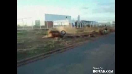 Това клипче доказва че моторите са за 1 човек