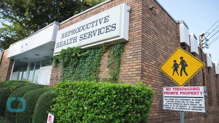 US Supreme Court Refuses to Let Texas Close 10 Abortion Clinics