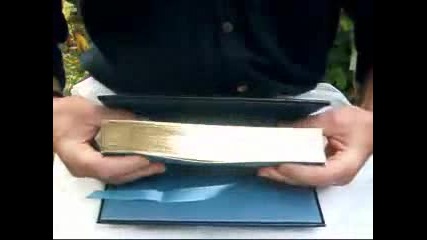 Удивителен номер с книга!