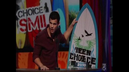 Taylor Lautner wins Choice Smile at Teen Choice Awads 2010 