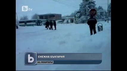 Ненормален българин скача гол в снега !