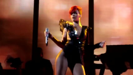 Rihanna - Te Amo Live In Vancouver Front Row Hd 