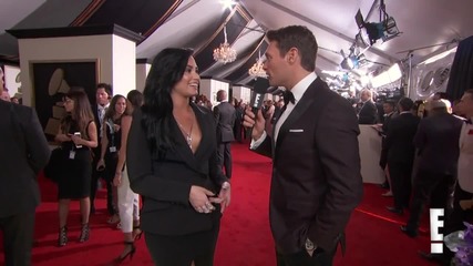 Деми дава интервю на червения килим на Grammy Awards 2016