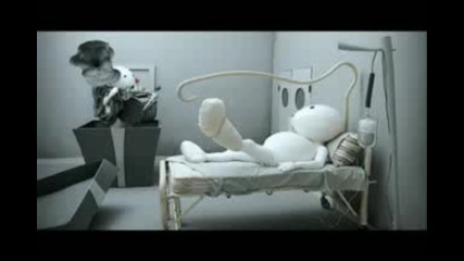 Vodafone Musical Greetings - Injured Zoozoo in bed