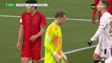 Байерн остана с 10 души след червен картон на Мануел Нойер
