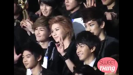 Shinee taemin hugs with Sj hyungs + photo time @ 2010 Golden Disk Awards