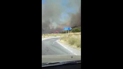Голям пожар край главен път Е-79