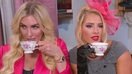 Charlotte Flair & Lacey Evans spill the tea on Bayley: SmackDown LIVE, May 28, 2019