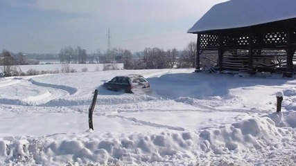 Audi quattro помагат на затъналите шофьори в България.