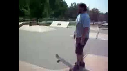 Fat Kid Dies Skateboarding. (almost) .avi