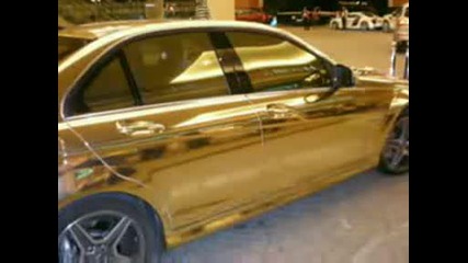 Златен Mercedes C63 Amg в Дубай