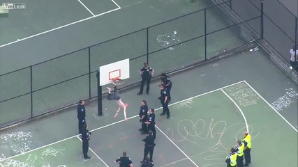"баскетболист" вдигна на крак американски полицаи