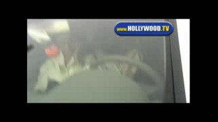 Britney Spears разиграва тъпите папараци пред Mcdonalds 