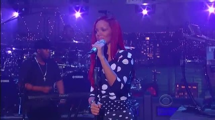 Rihanna - Whats My Name - Live 