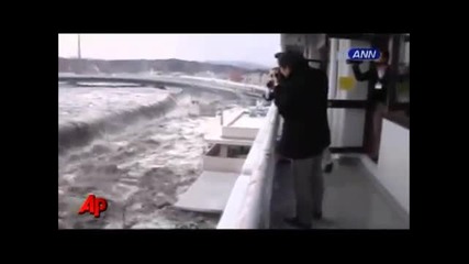 Интересни кадри заснети по време на цунами в Япония