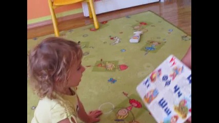 Дете на 2,5 години познава буквите!