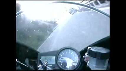 Yamaha R1 в серия от завои