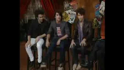 Jonas Brothers On Live With Regis & Kelly Part 1