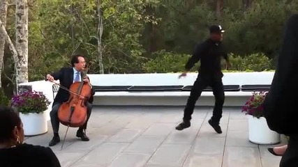 Lil' Buck играе изумително на чело