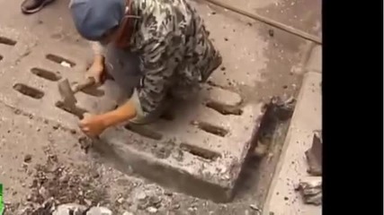 Спасяване на малко кученце заклещено в шахта