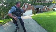 Необичаен арест: Полицаи „задържаха” алигатор, нахлул в частен дом (ВИДЕО)