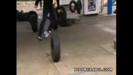 Wayne Rooney does the Tyre Challenge 