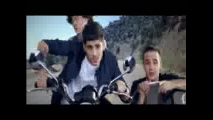 One Direction - Kiss You (official)