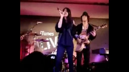 Demi Lovato - behind enemy lines [itunes live from london]