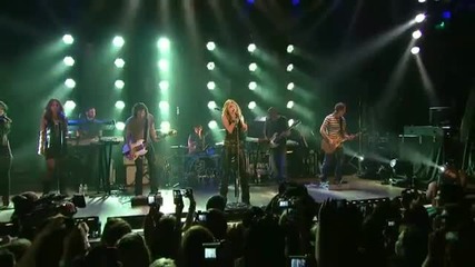 Miley Cyrus - Every Rose Has It s Thorn [live In L.a. Subtitulada]