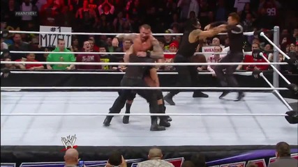Randy Orton vs. Antonio Cesaro and The Shield atack Rendy Orton!
