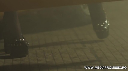 Meena K - Everybody on the Floor