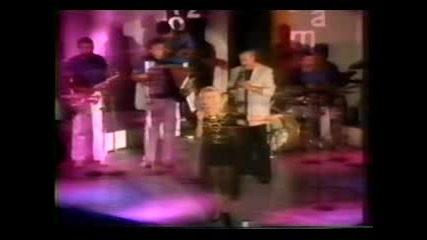 Vesna Zmijanac - Idi Siroko Ti Polje Uzivo