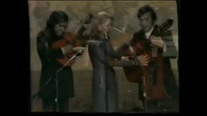 Maria Dolores Pradera - Cuando llora mi guitarra 