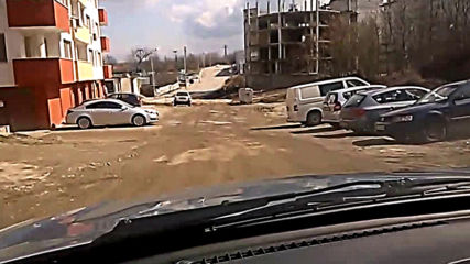 Улица или черен път?