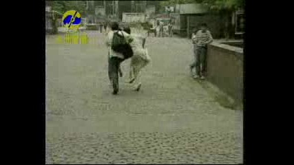 Скрита камера - крадене на касетофон