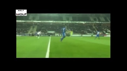 Футболист вкарва гол от 50 метра с глава!