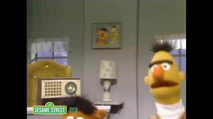 Sesame Street Bert and Ernie Jump 