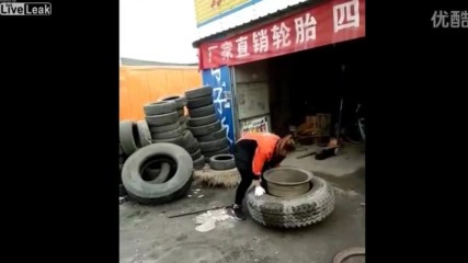 Китайка с лекота сменя гуми на Тир