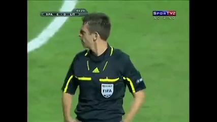 Уникалният пропуск на Давид Вия срещу Литва 