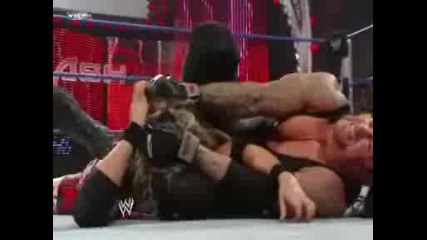 гробаря(undertaker) печели мача си с острието (edge) на backlash 2008