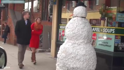 Страхотен майтап със снежен човек който плаши хората - 2013
