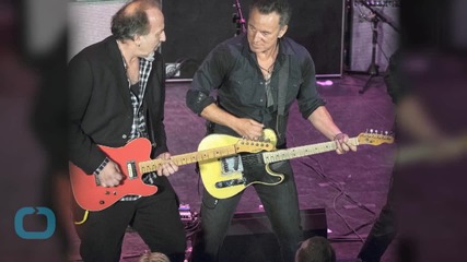 Bruce Springsteen Rocks the Jersey Shore With Surprise Bar Gig