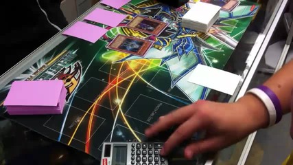Justin Bieber / Джъстин Бибър играе карти за игра Yu-gi-oh!