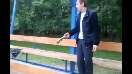 Бирена бутилка срещу пиян Руснак