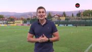Размяна на пасове между играчите на Ботев Пловдив и Борис Мутафчиев