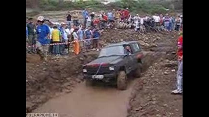 Nissan Patrol off road 