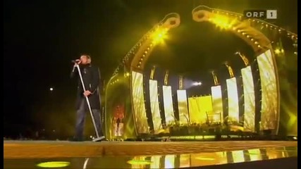 Robbie Williams - Feel (live)