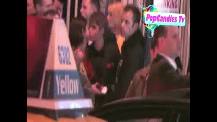 Джъстин целува Селена 